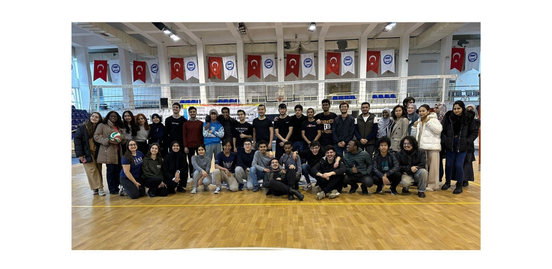 01.02.2024 tarihinde, 2022-2023 akademik yılında eğitim gören uluslararası öğrencilerimizle 2023-2024 akademik yılında Türkçe öğrenmekte olan öğrencilerimiz arasında voleybol maçı yapıldı.
