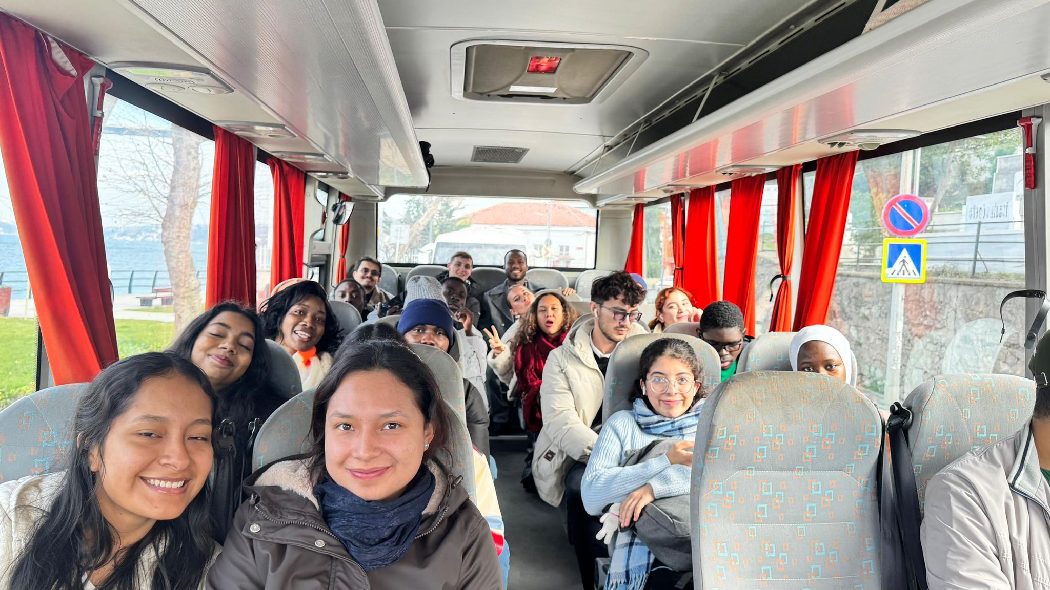 otobüste 2.jpeg (360 KB)